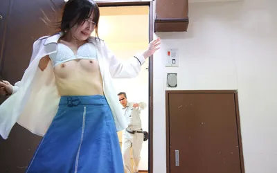 Bị hấp diêm cô gái tìm đến người cạnh bên nhà giúp đỡ nhưng thật đen đủi khi hắn ta cũng…