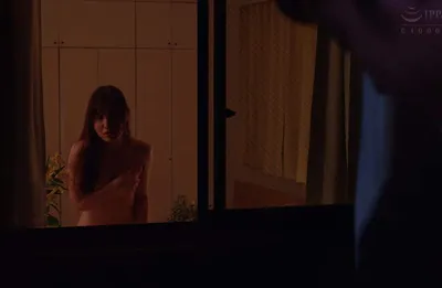 Em hotgirl cạnh nhà chồng người chồng gần nhà thường xuyên thay đồ ở ngay cửa sổ