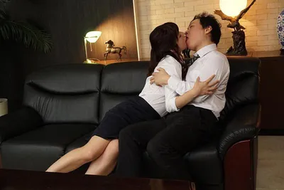 Bà xã dối chồng yêu tăng ca để ở lại xoạc với sếp