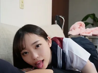 Nữ học sinh ngây thơ bị tên ba cóc chọc cây hàng giả vào lồn